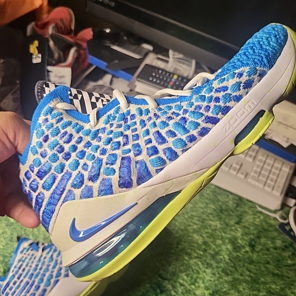 SIZE 7- Nike LeBron 17 GS 'Sprite' Blue-Ghost Green VNDS 2020  BQ5594-434  Fits - Picture 9 of 16